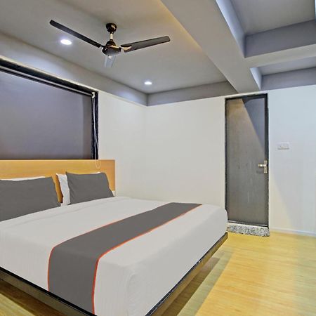 Collection O De'Pearl Hotel Surat Esterno foto