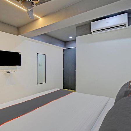 Collection O De'Pearl Hotel Surat Esterno foto