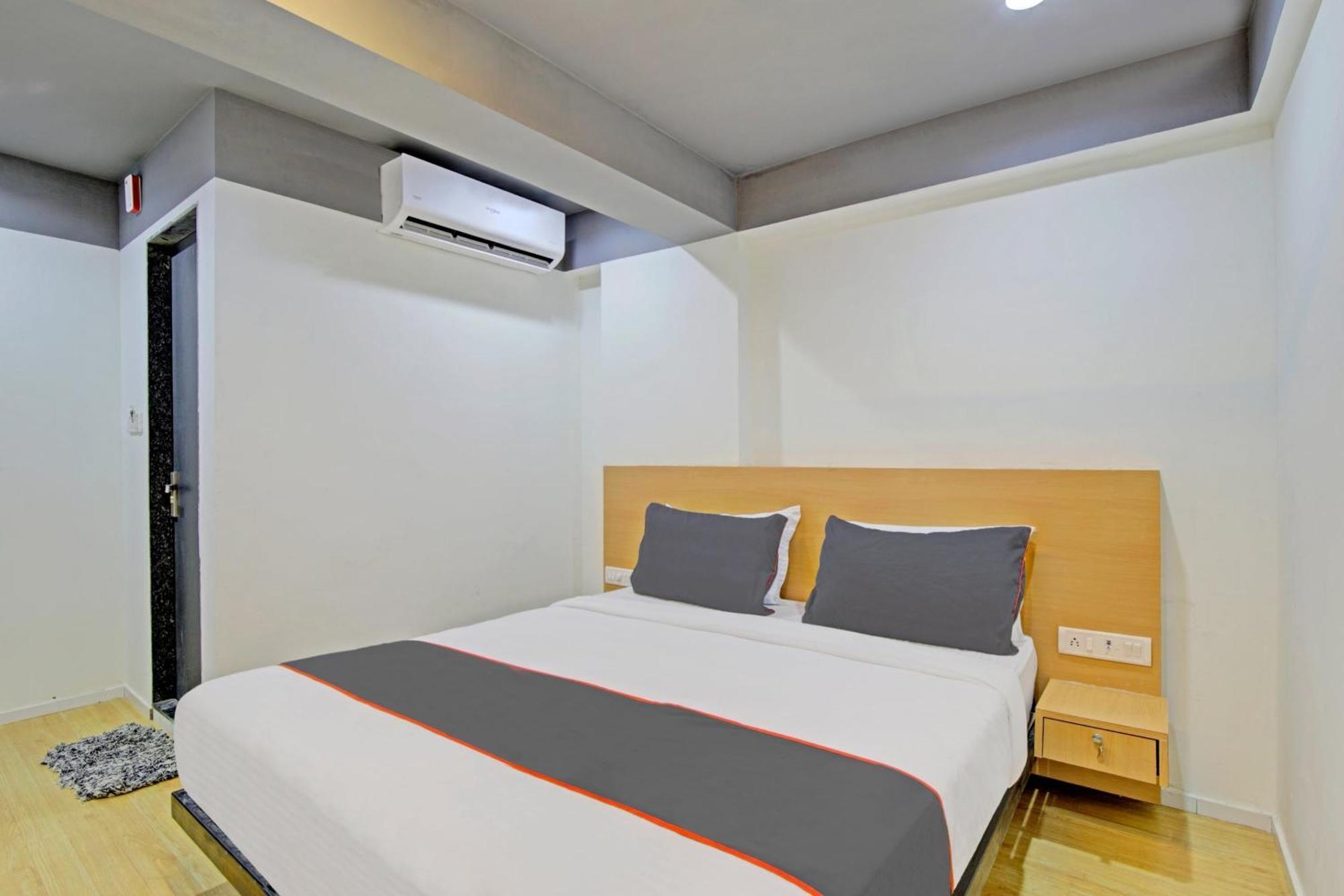 Collection O De'Pearl Hotel Surat Esterno foto