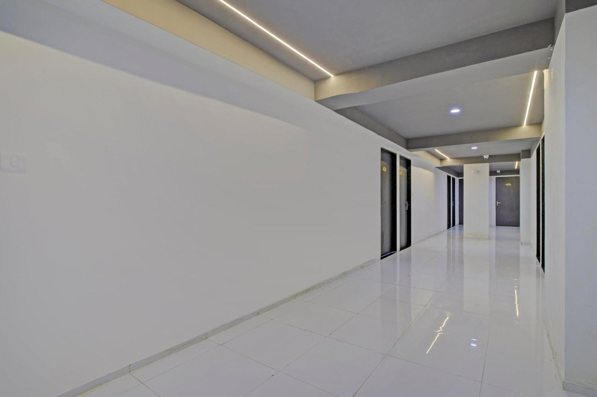 Collection O De'Pearl Hotel Surat Esterno foto