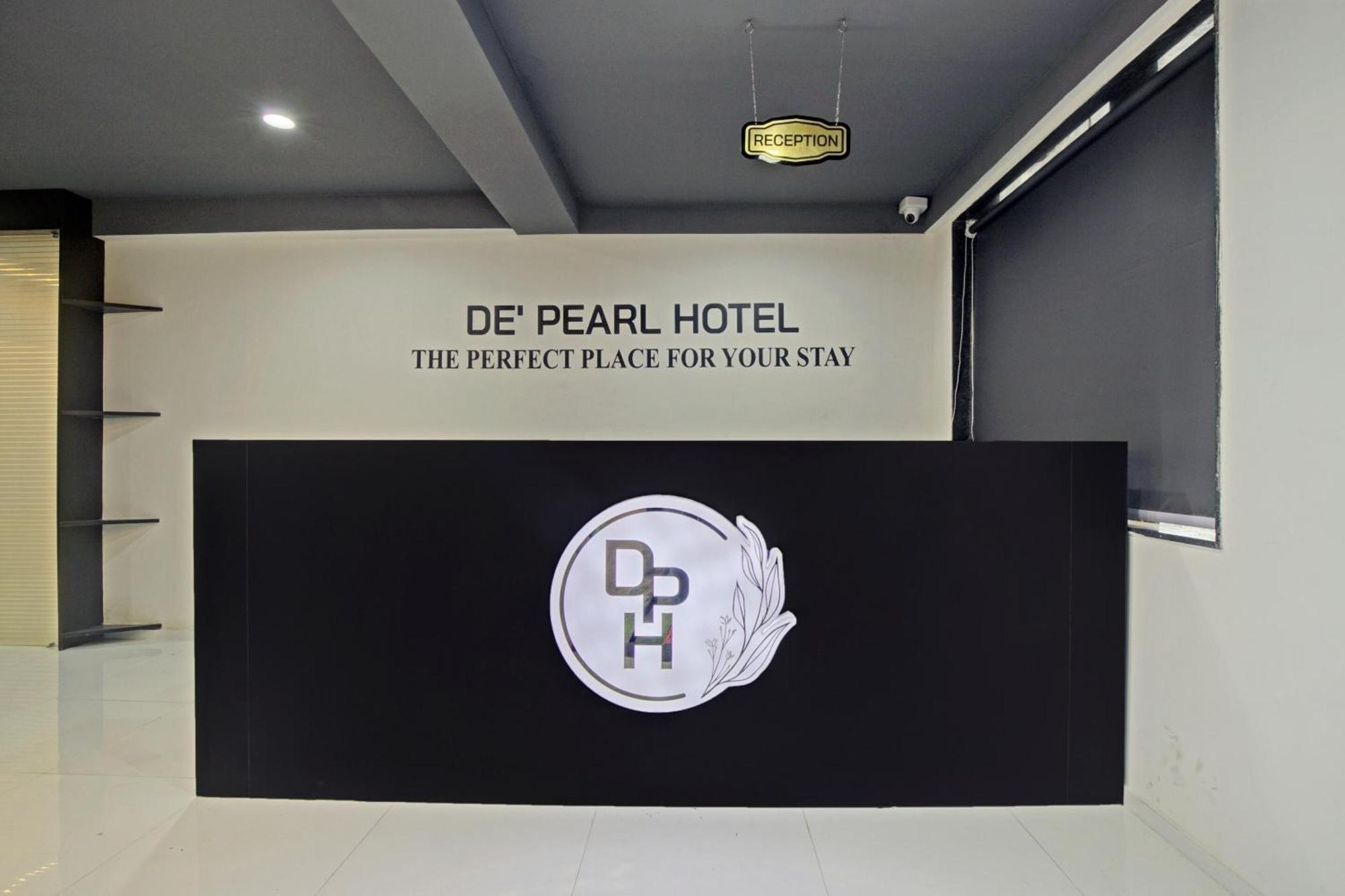 Collection O De'Pearl Hotel Surat Esterno foto