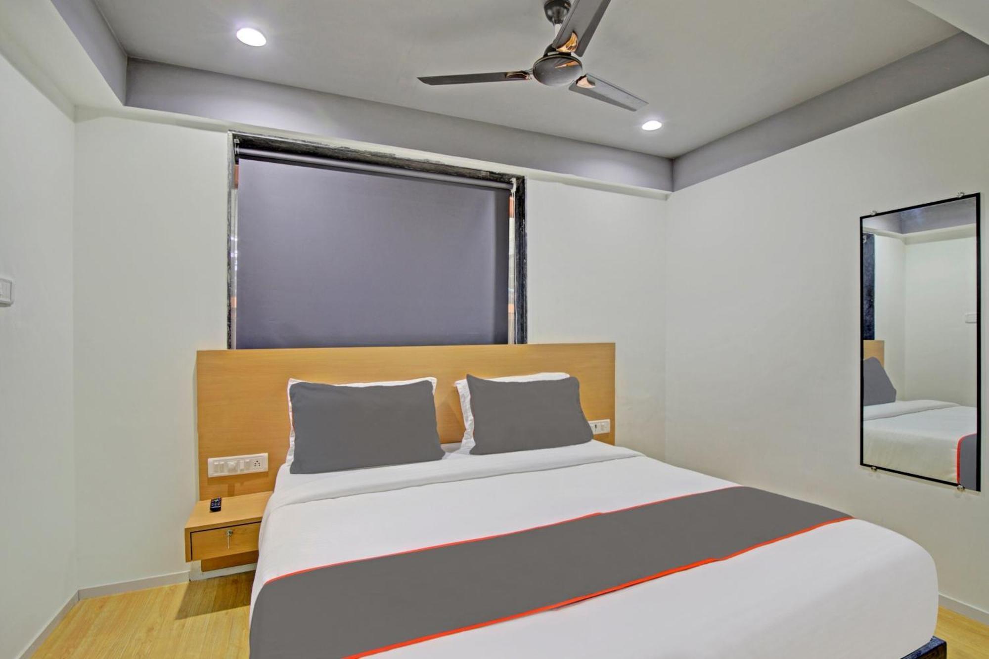Collection O De'Pearl Hotel Surat Esterno foto