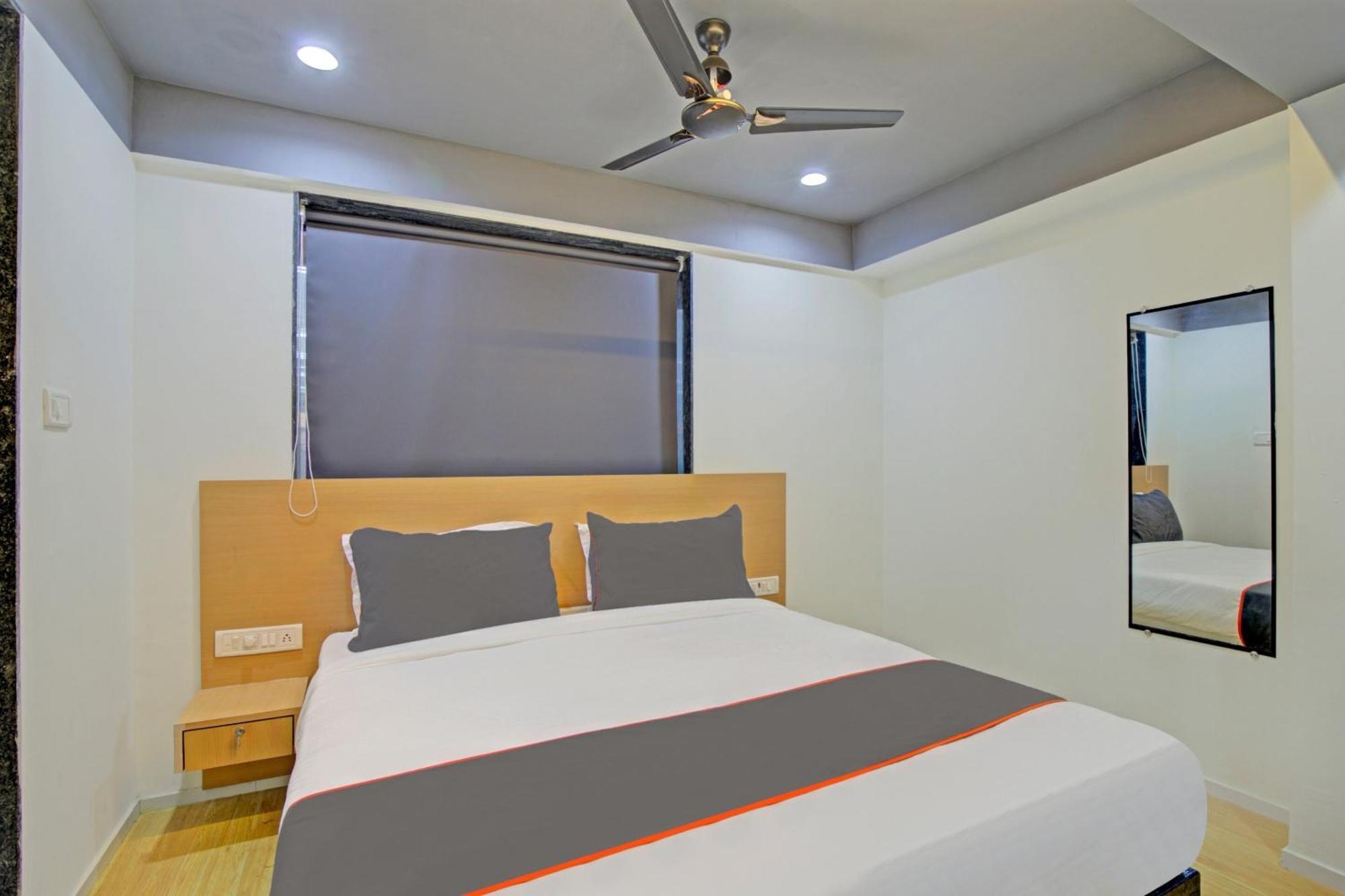 Collection O De'Pearl Hotel Surat Esterno foto