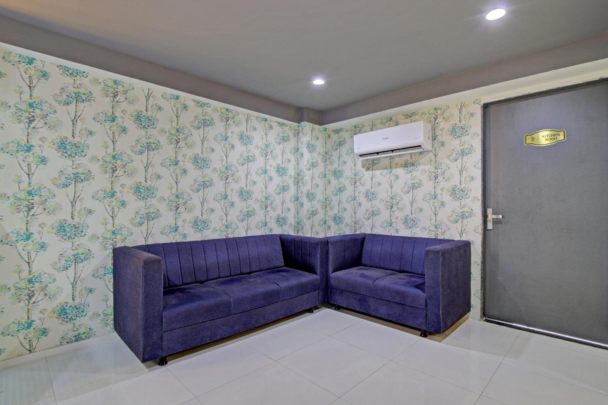 Collection O De'Pearl Hotel Surat Esterno foto