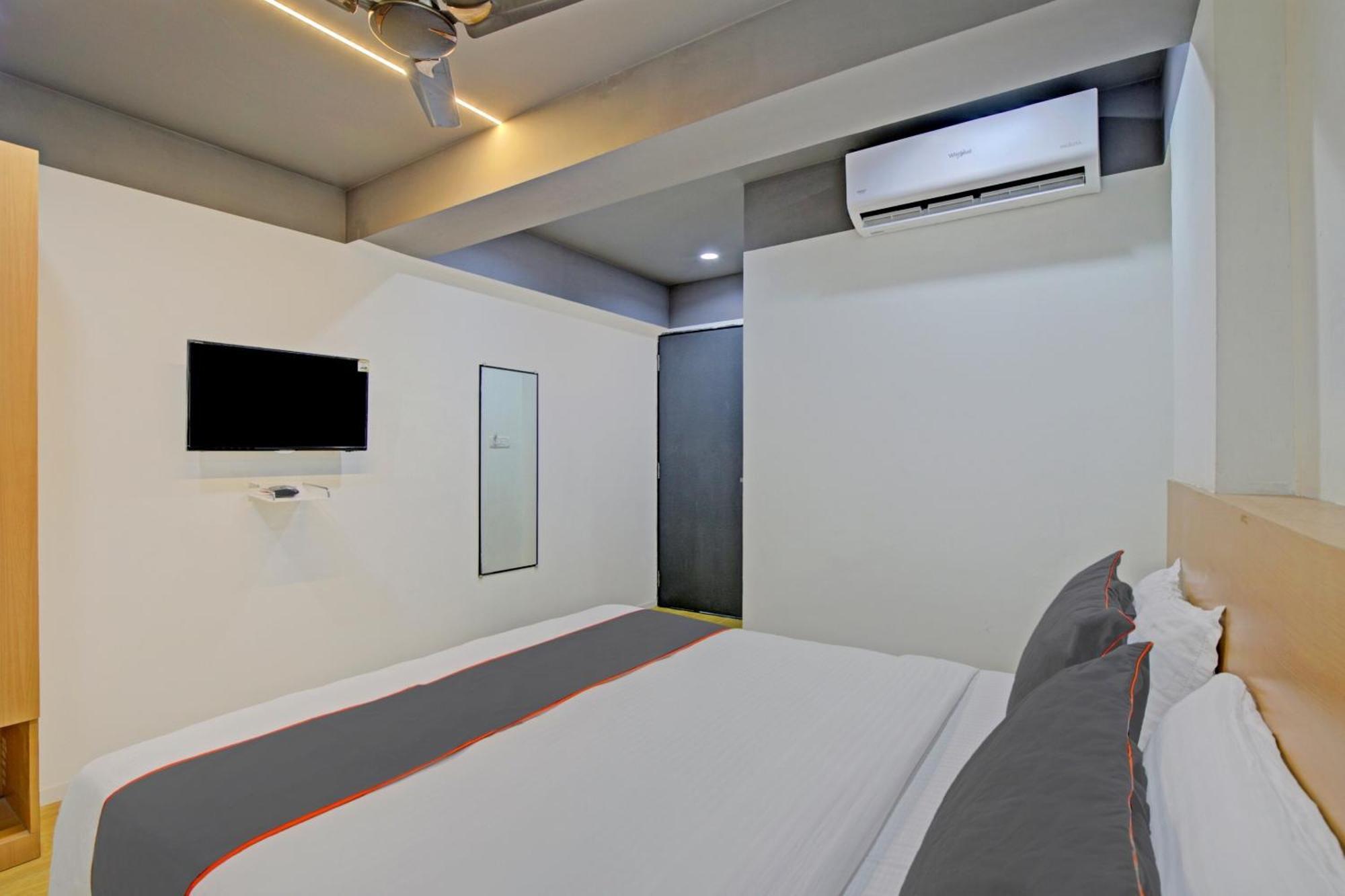 Collection O De'Pearl Hotel Surat Esterno foto