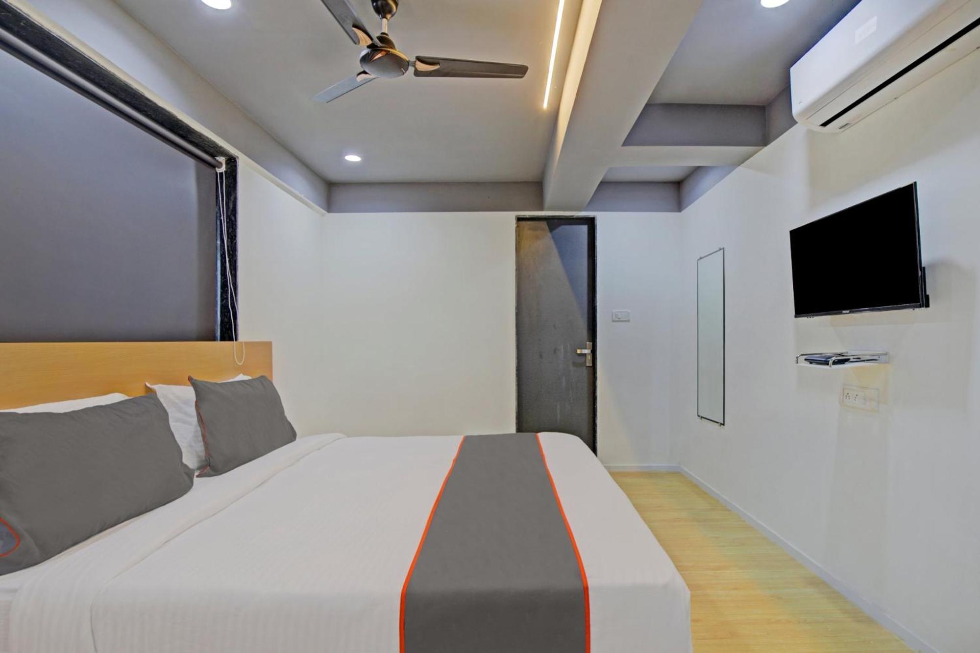 Collection O De'Pearl Hotel Surat Esterno foto